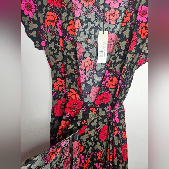 Rollas Cleo Rambling Floral Wrap Dress in Small NWT - Picture 6 of 7